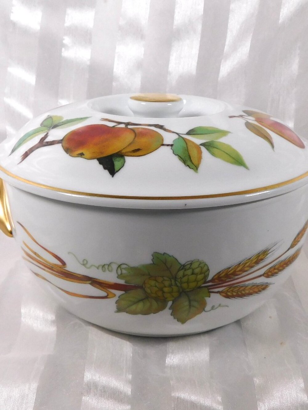 Royal Worcester Round Entrée Dish and Lid in Eversham Gold # 26292